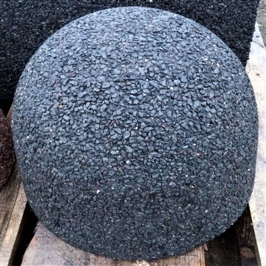 Барьер парковочный полусфера каменная с фактурой Габбро-диабаз 300х350 мм