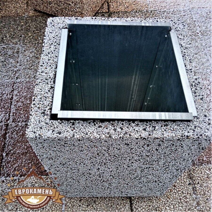 Урна бетонная Киль с натуральным камнем белый мрамор Шахматка 450х450х600 мм