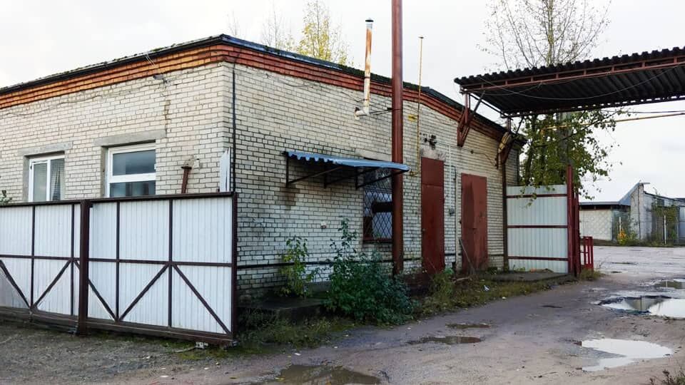 Промышленное здание в городе Сосновый Бор на Копорском шоссе: производственный корпус 382 кв.м и административный блок.