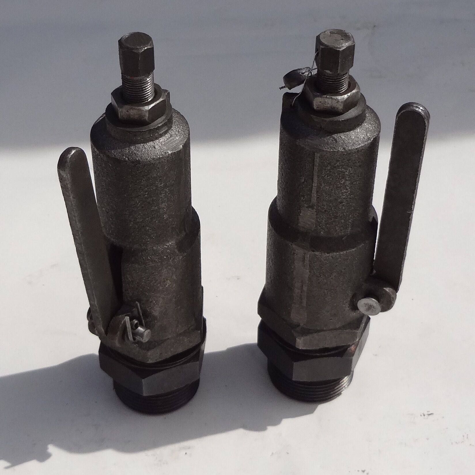 Клапаны предохранительные 1 и 2 ступени (комплект) К5А.04.05.000 и К5А.04.05.00-01 для компрессора 4ВУ1-5/9, К-5М,КСЭ-5М